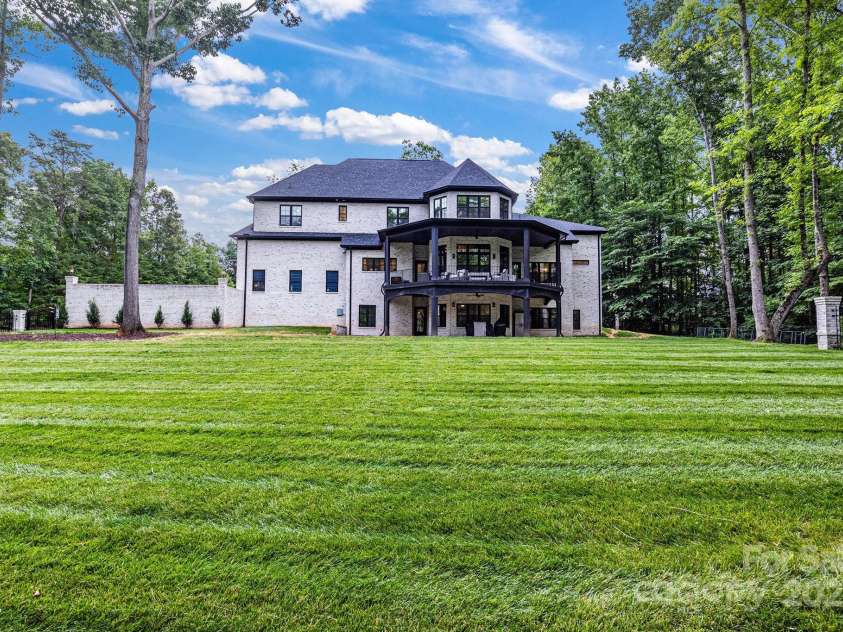 6327 Fox Tail Lane, Davidson, NC 28036.  MLS# CAR4271331, YatesRealty ID 25803. 