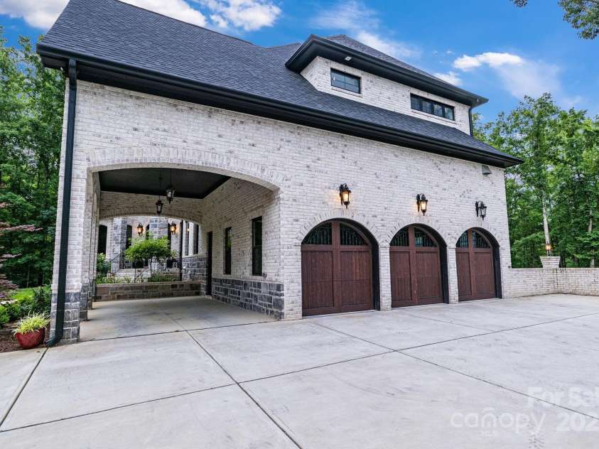 6327 Fox Tail Lane, Davidson, NC 28036.  MLS# CAR4271331, YatesRealty ID 25803. 