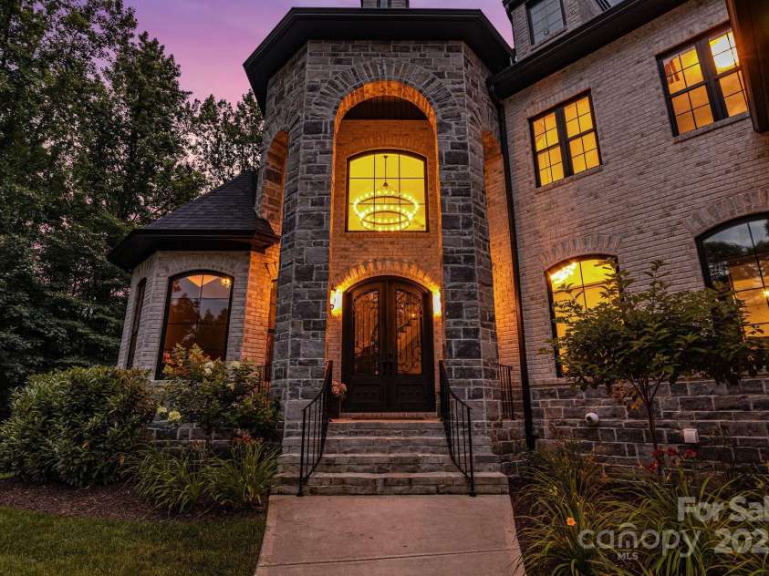 6327 Fox Tail Lane, Davidson, NC 28036.  MLS# CAR4271331, YatesRealty ID 25803. 