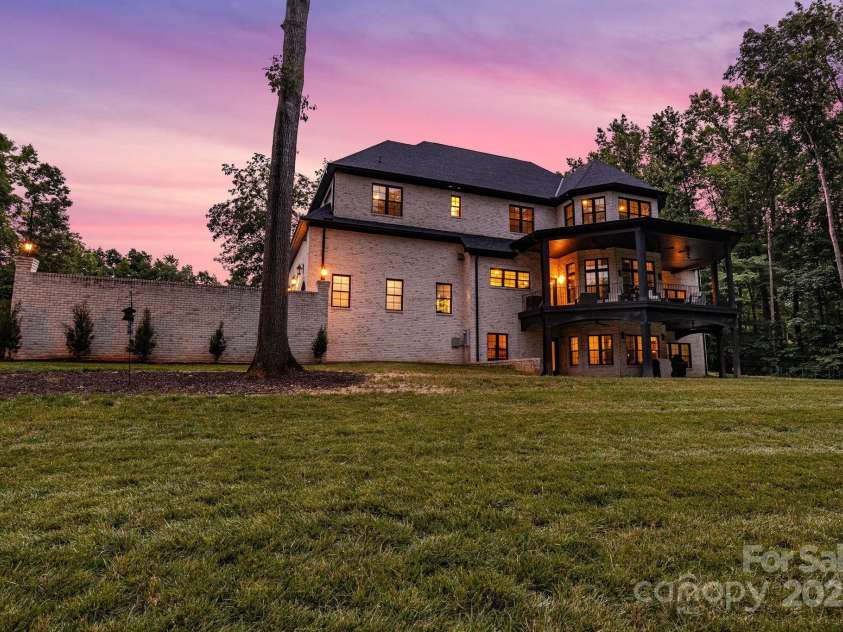 6327 Fox Tail Lane, Davidson, NC 28036.  MLS# CAR4271331, YatesRealty ID 25803. 