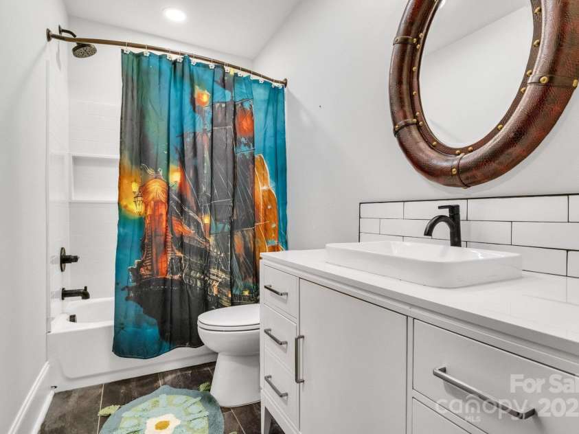 6327 Fox Tail Lane, Davidson, NC 28036.  MLS# CAR4271331, YatesRealty ID 25803. Flex room en-suite