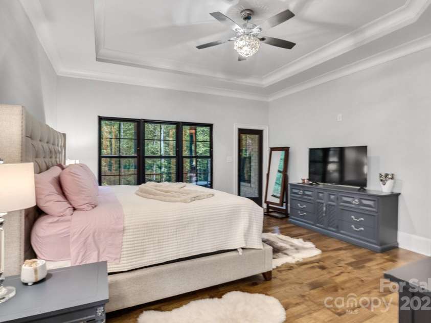 6327 Fox Tail Lane, Davidson, NC 28036.  MLS# CAR4271331, YatesRealty ID 25803. Primary bedroom