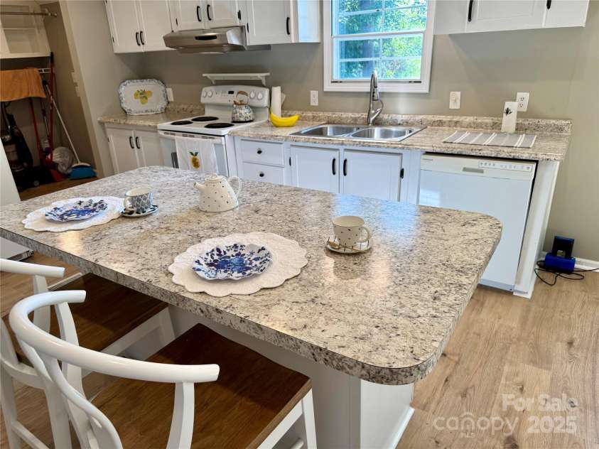 3190 Wild Dogwood Lane, Morganton, NC 28655.  MLS# CAR4276755, YatesRealty ID 25804. 
