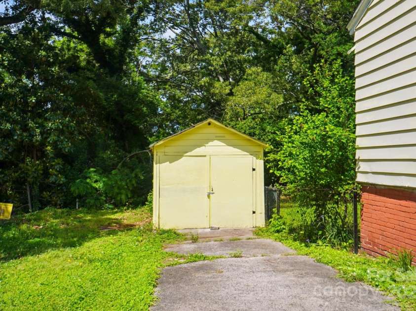 509 Clay Street, Gastonia, NC 28052.  MLS# CAR4255967, YatesRealty ID 25805. 