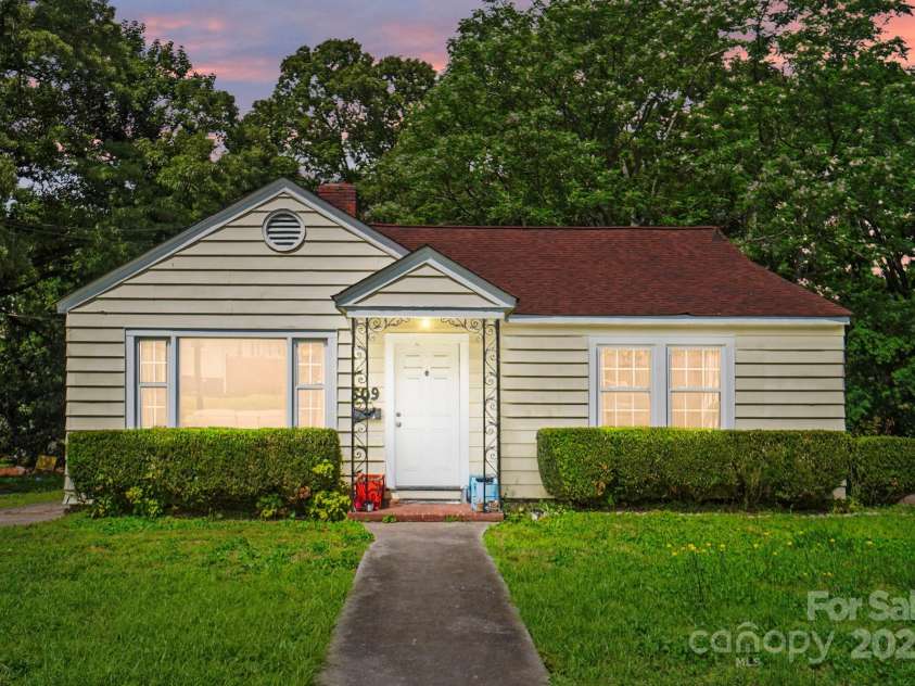 509 Clay Street, Gastonia, NC 28052.  MLS# CAR4255967, YatesRealty ID 25805. 