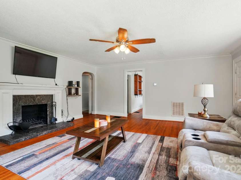 509 Clay Street, Gastonia, NC 28052.  MLS# CAR4255967, YatesRealty ID 25805. 