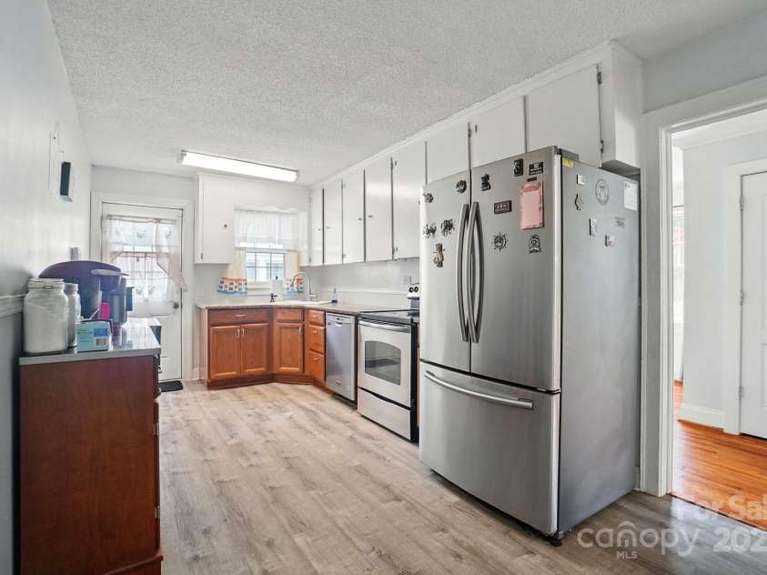 509 Clay Street, Gastonia, NC 28052.  MLS# CAR4255967, YatesRealty ID 25805. 