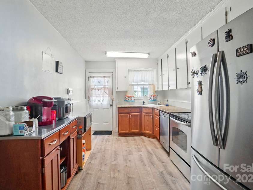 509 Clay Street, Gastonia, NC 28052.  MLS# CAR4255967, YatesRealty ID 25805. 