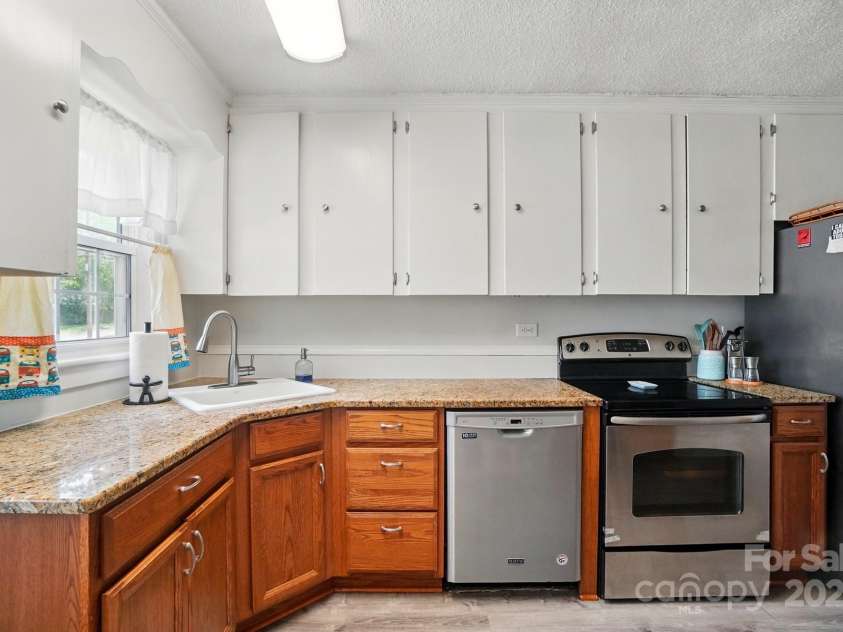 509 Clay Street, Gastonia, NC 28052.  MLS# CAR4255967, YatesRealty ID 25805. 