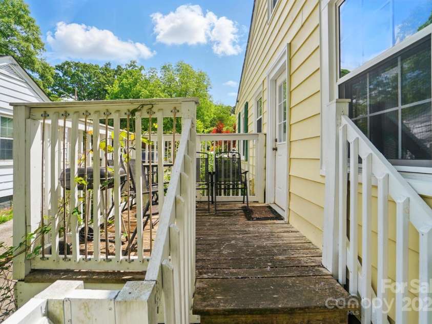 509 Clay Street, Gastonia, NC 28052.  MLS# CAR4255967, YatesRealty ID 25805. 