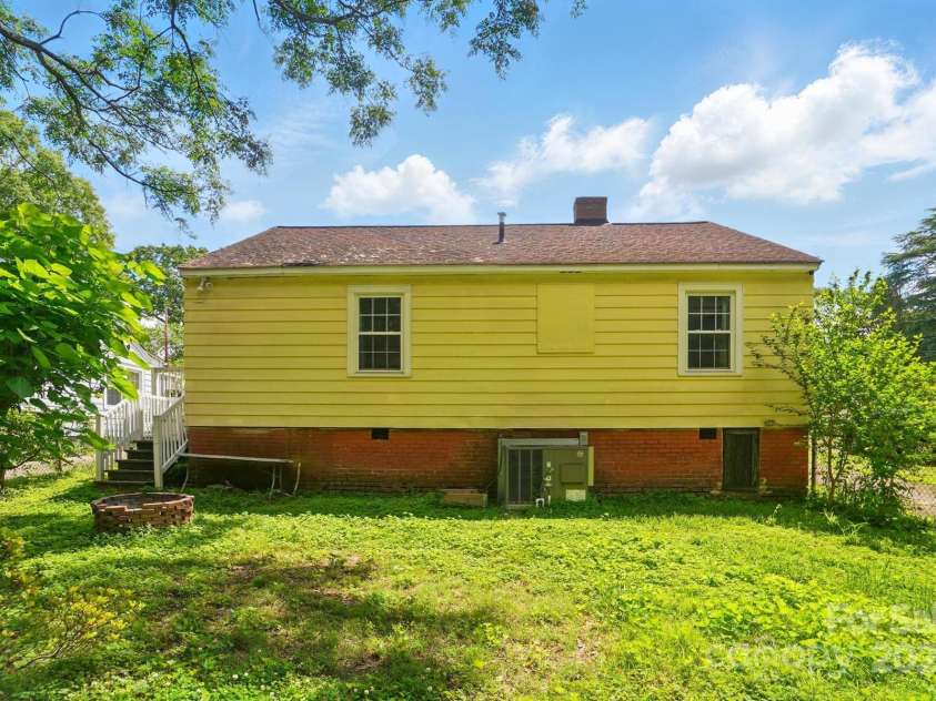 509 Clay Street, Gastonia, NC 28052.  MLS# CAR4255967, YatesRealty ID 25805. 