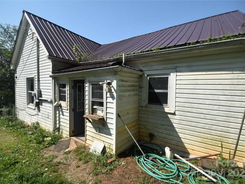 161 Pandora Circle, Canton, NC 28716.  MLS# CAR4274154, YatesRealty ID 25806. Driveway side of the home