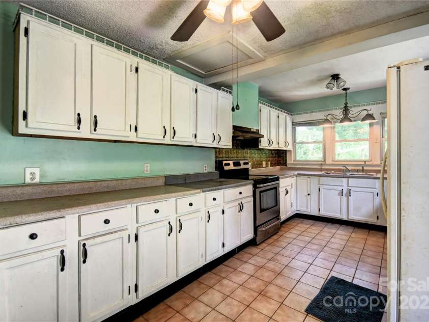 161 Pandora Circle, Canton, NC 28716.  MLS# CAR4274154, YatesRealty ID 25806. Large kitchen with lots of cabinets