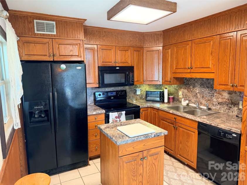 830 Mainsail Road, Salisbury, NC 28146.  MLS# CAR4383325, YatesRealty ID 25806. 