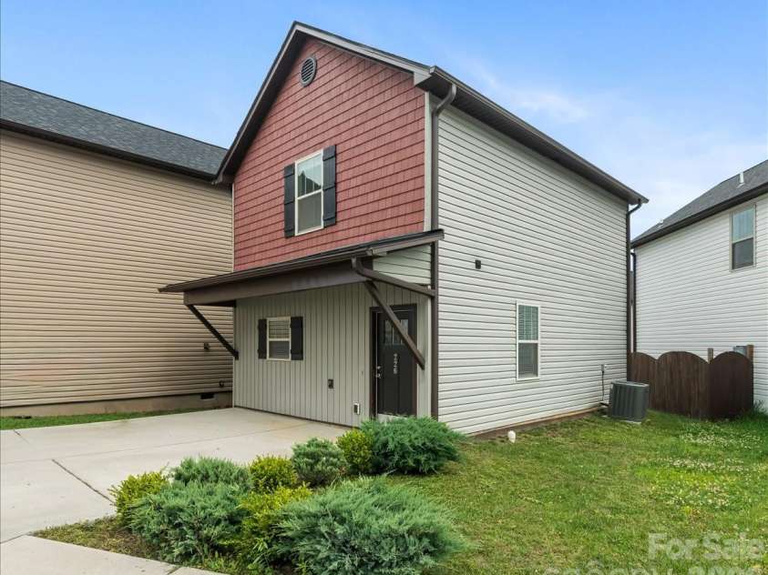 226 Cardwell Lane, Fletcher, NC 28732.  MLS# CAR4380970, YatesRealty ID 25807. 