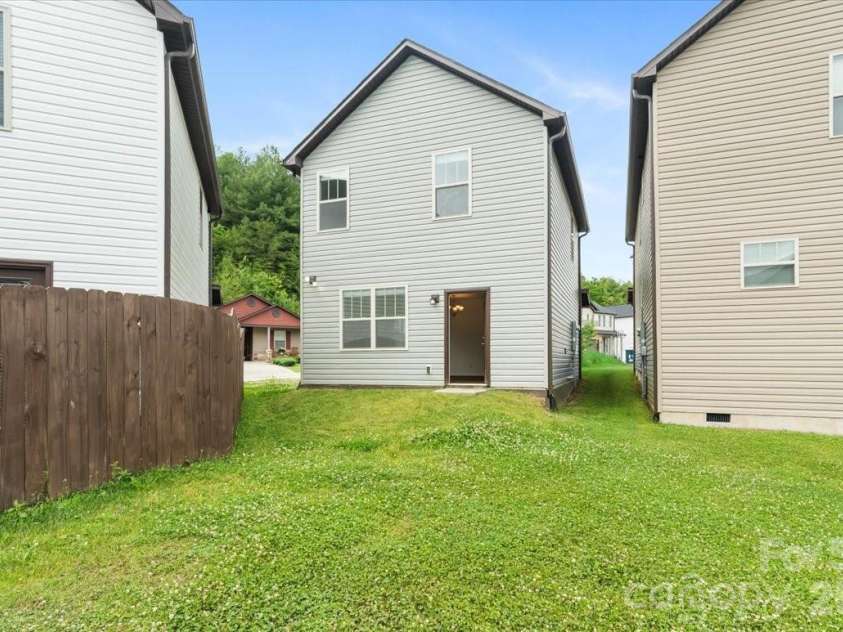 226 Cardwell Lane, Fletcher, NC 28732.  MLS# CAR4380970, YatesRealty ID 25807. 