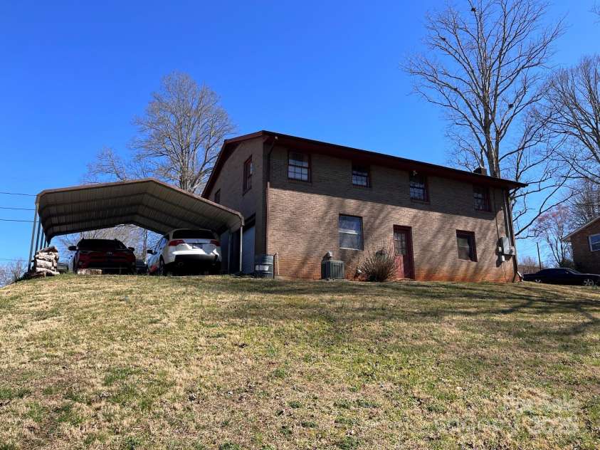 3232 Wilson Heights Drive, Hildebran, NC 28637.  MLS# CAR4237035, YatesRealty ID 2581. 
