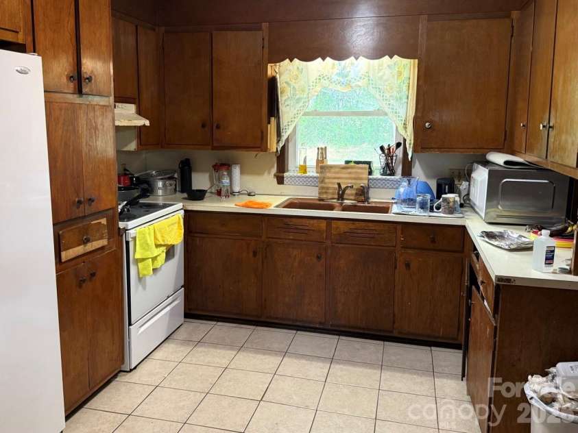 101 Ramsey Street, Morganton, NC 28655.  MLS# CAR4387176, YatesRealty ID 25813. 