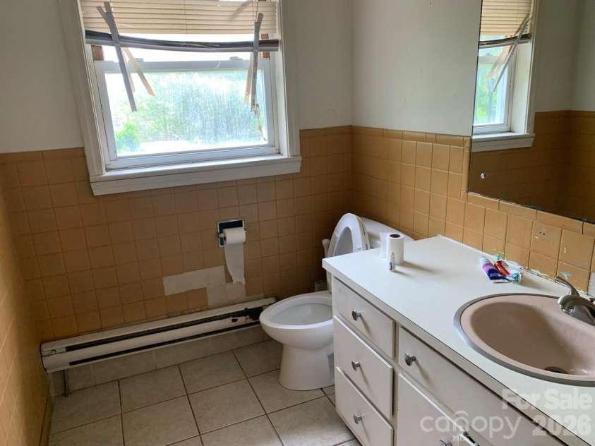 101 Ramsey Street, Morganton, NC 28655.  MLS# CAR4387176, YatesRealty ID 25813. 