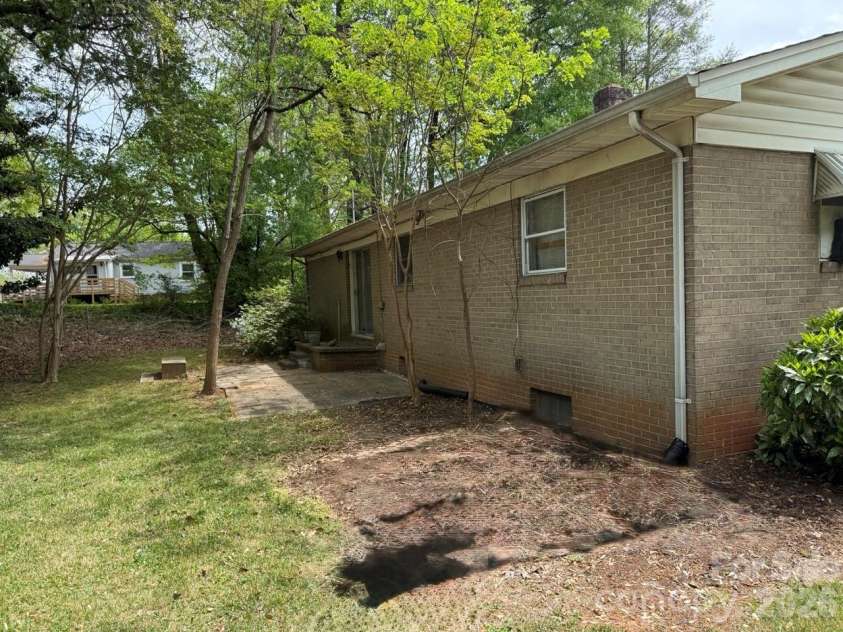 101 Ramsey Street, Morganton, NC 28655.  MLS# CAR4387176, YatesRealty ID 25813. 