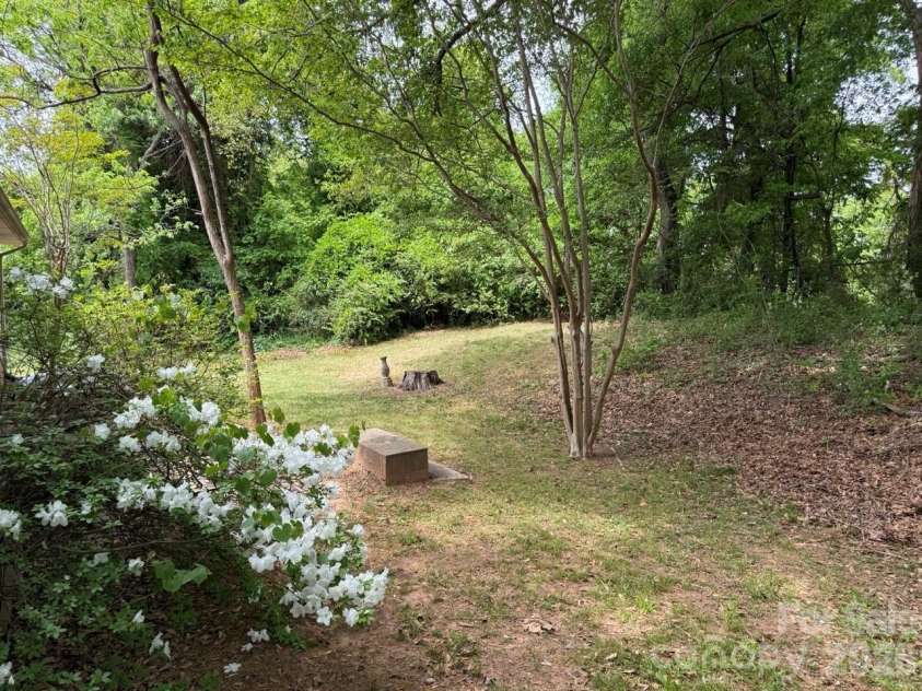 101 Ramsey Street, Morganton, NC 28655.  MLS# CAR4387176, YatesRealty ID 25813. 
