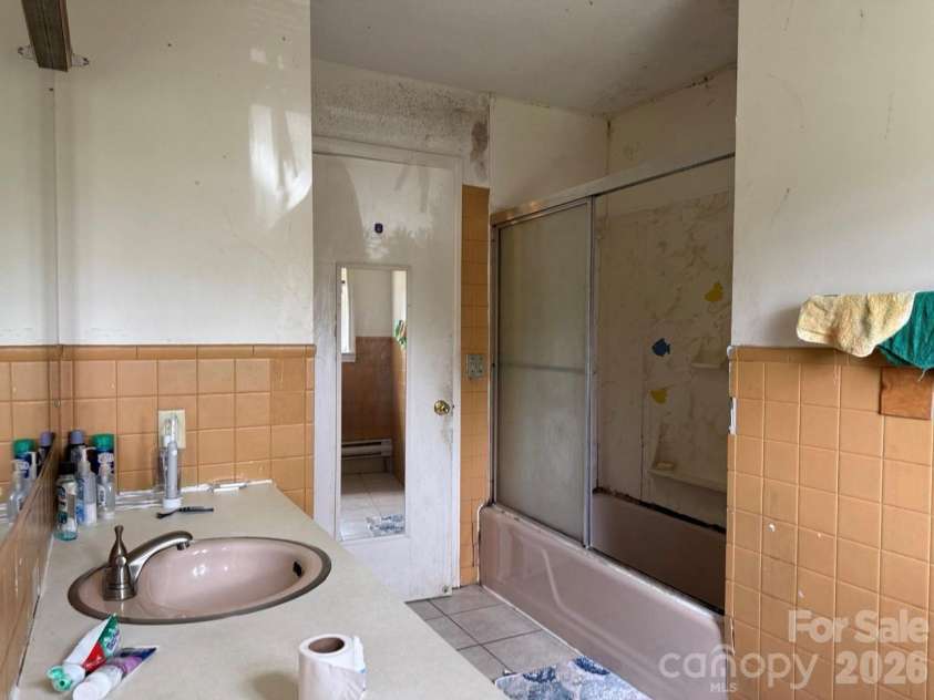 101 Ramsey Street, Morganton, NC 28655.  MLS# CAR4387176, YatesRealty ID 25813. 