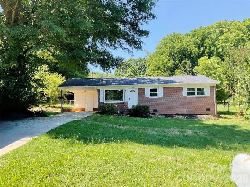 2346 Woodleaf Drive, Gastonia, NC 28052.  MLS# CAR4387297, YatesRealty ID 25814. 