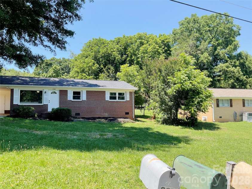 2346 Woodleaf Drive, Gastonia, NC 28052.  MLS# CAR4387297, YatesRealty ID 25814. 