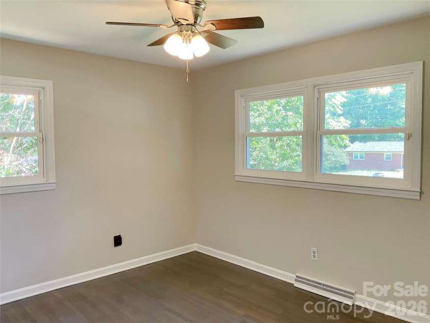 2346 Woodleaf Drive, Gastonia, NC 28052.  MLS# CAR4387297, YatesRealty ID 25814. 