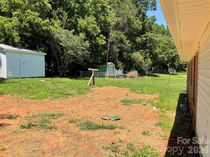 2346 Woodleaf Drive, Gastonia, NC 28052.  MLS# CAR4387297, YatesRealty ID 25814. 