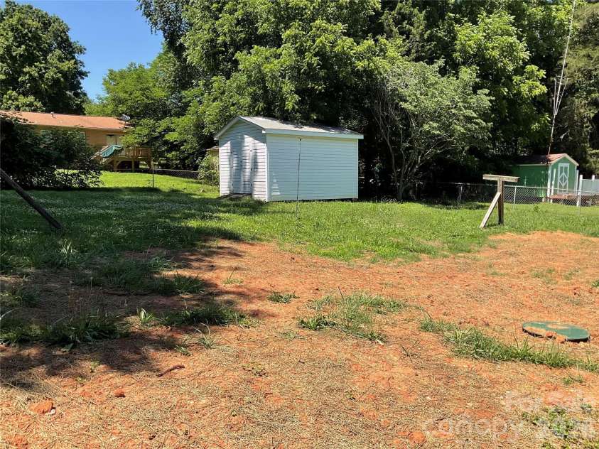 2346 Woodleaf Drive, Gastonia, NC 28052.  MLS# CAR4387297, YatesRealty ID 25814. 