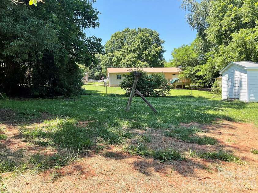 2346 Woodleaf Drive, Gastonia, NC 28052.  MLS# CAR4387297, YatesRealty ID 25814. 