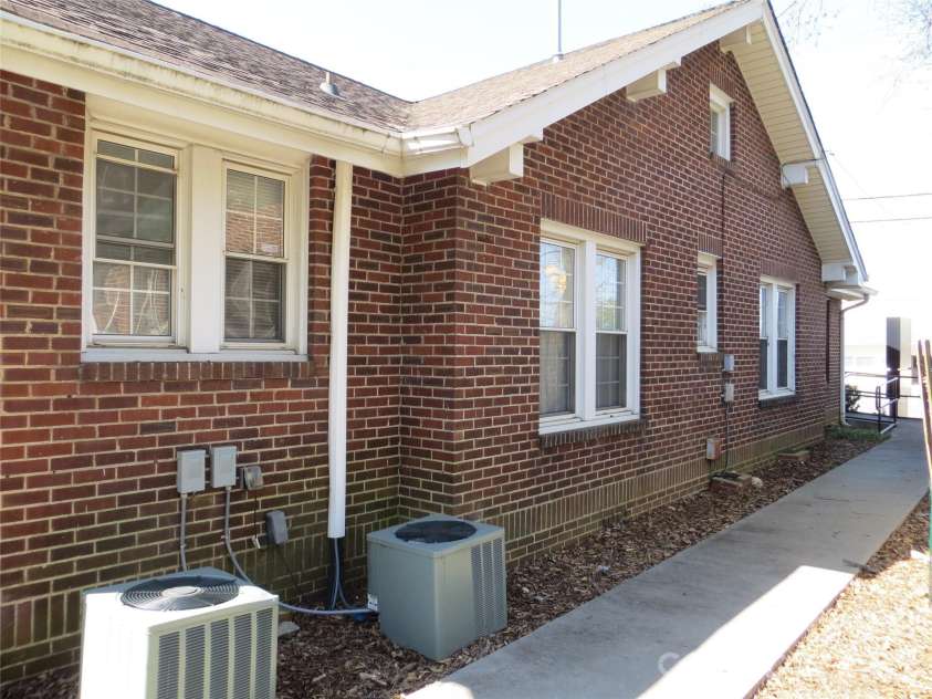 505 Lafayette Street, Shelby, NC 28150.  MLS# CAR4387366, YatesRealty ID 25817. 