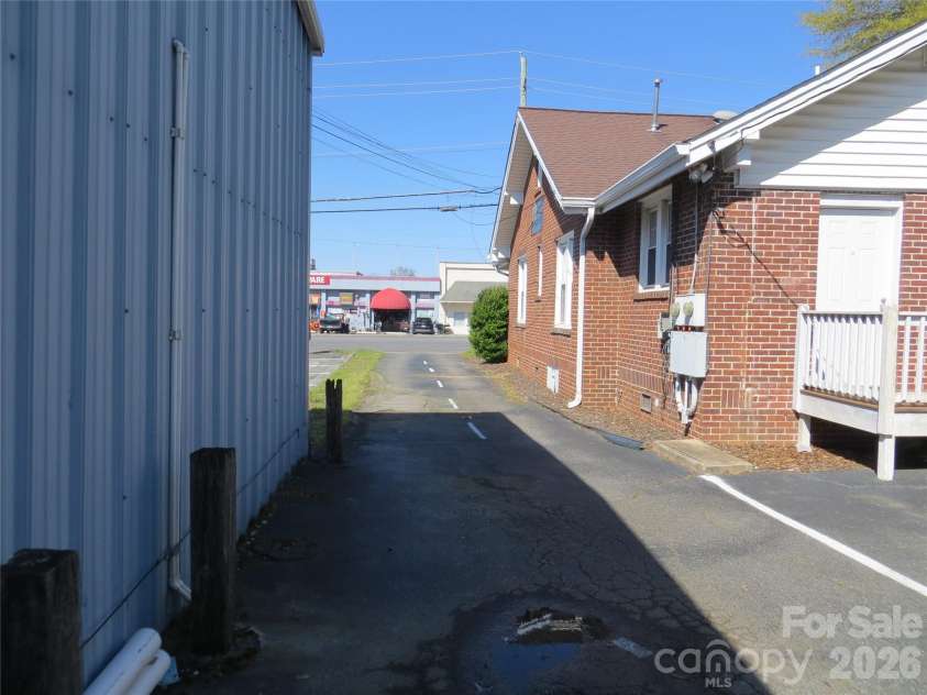 505 Lafayette Street, Shelby, NC 28150.  MLS# CAR4387366, YatesRealty ID 25817. 