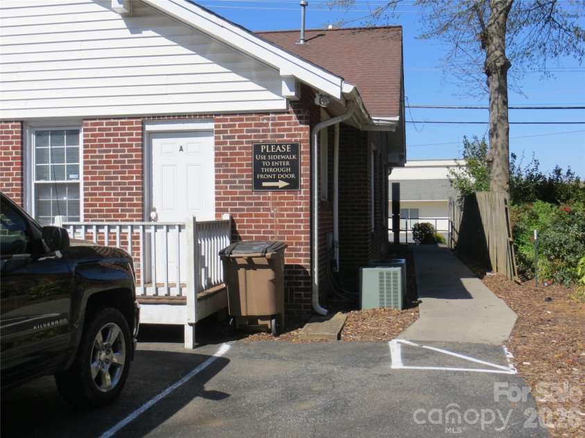 505 Lafayette Street, Shelby, NC 28150.  MLS# CAR4387366, YatesRealty ID 25817. 