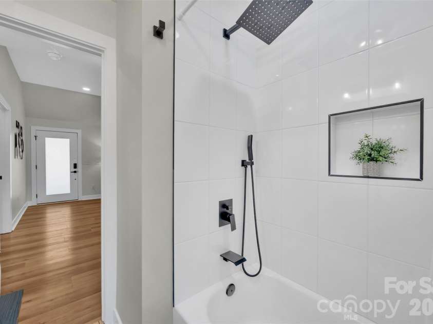 3942 Mcmillan Street, Charlotte, NC 28205.  MLS# CAR4410561, YatesRealty ID 2582. Secondary Full Bathroom