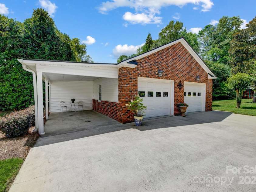 633 Peace Haven Road, Kannapolis, NC 28083.  MLS# CAR4155121, YatesRealty ID 2582. 