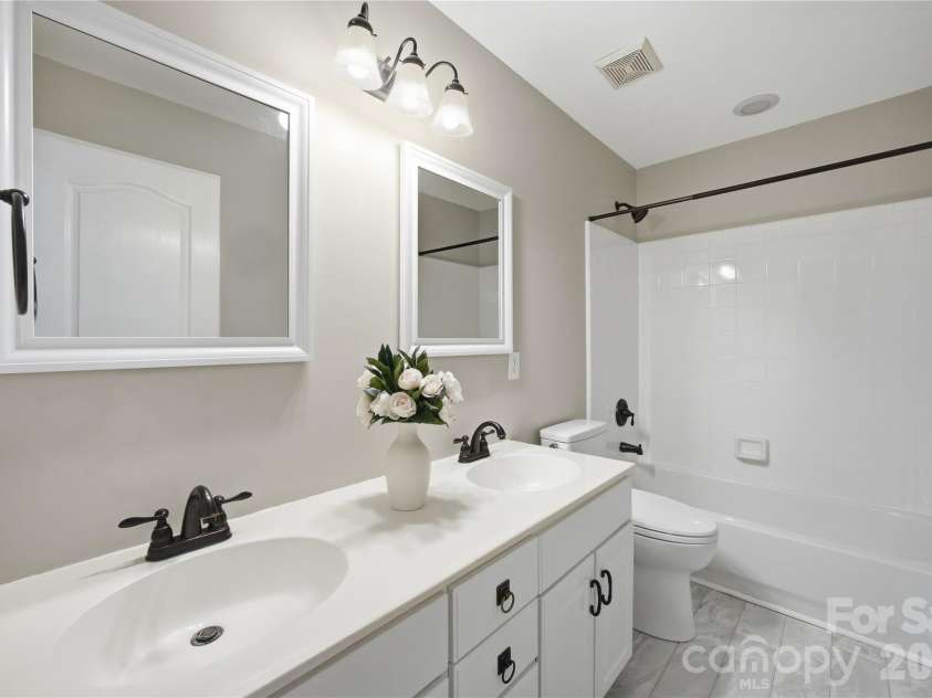 2605 Marmot Point Lane, Charlotte, NC 28270.  MLS# CAR4380972, YatesRealty ID 25820. 