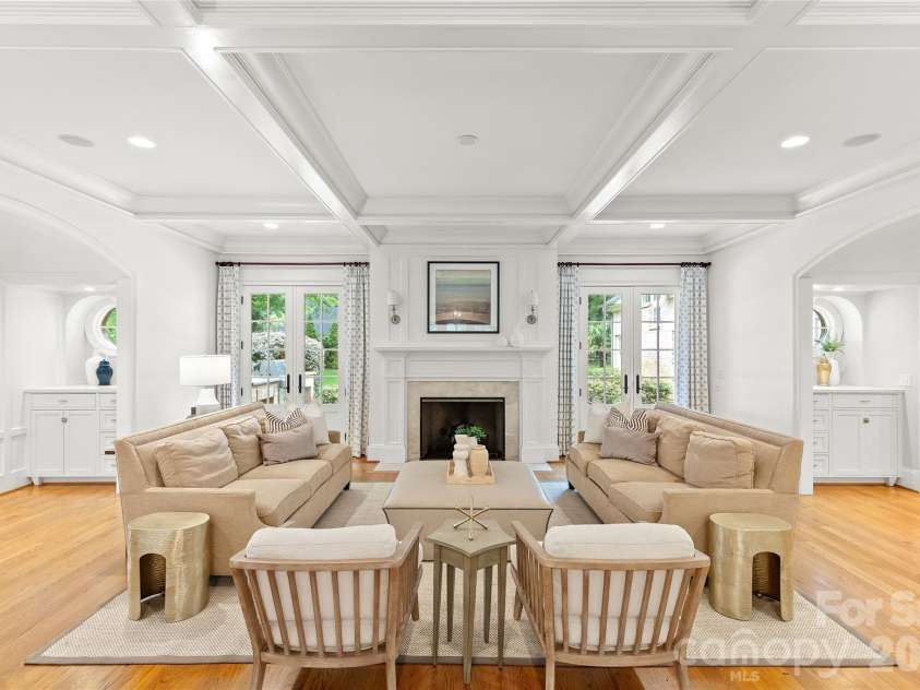 2816 Wheelock Road, Charlotte, NC 28211.  MLS# CAR4382105, YatesRealty ID 25821. 