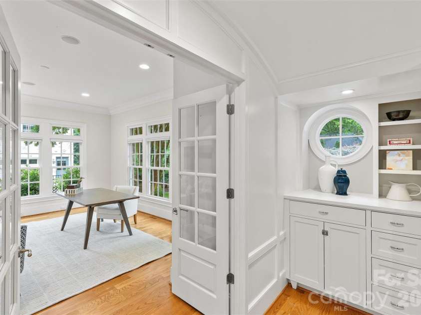 2816 Wheelock Road, Charlotte, NC 28211.  MLS# CAR4382105, YatesRealty ID 25821. 