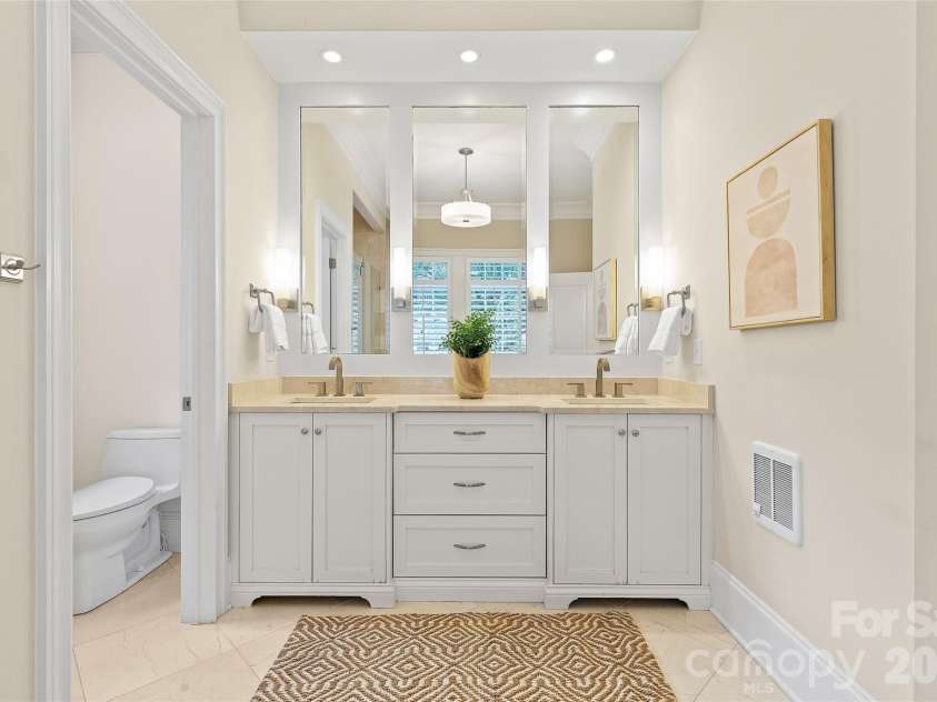 2816 Wheelock Road, Charlotte, NC 28211.  MLS# CAR4382105, YatesRealty ID 25821. 