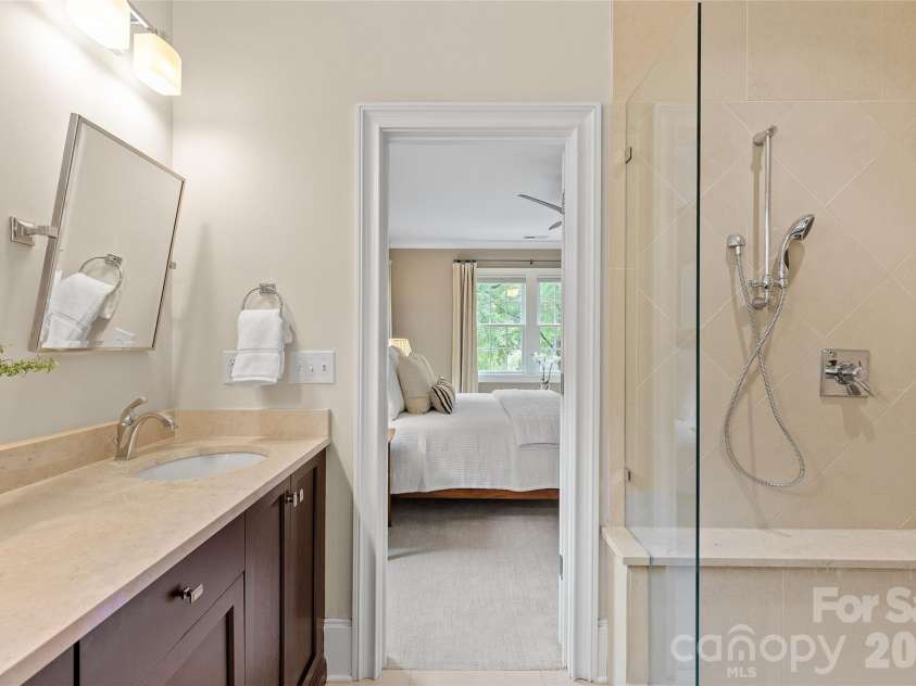 2816 Wheelock Road, Charlotte, NC 28211.  MLS# CAR4382105, YatesRealty ID 25821. 