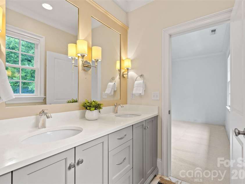 2816 Wheelock Road, Charlotte, NC 28211.  MLS# CAR4382105, YatesRealty ID 25821. 