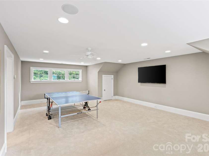 2816 Wheelock Road, Charlotte, NC 28211.  MLS# CAR4382105, YatesRealty ID 25821. 