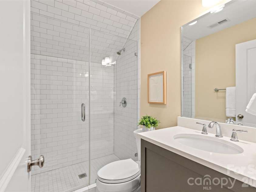2816 Wheelock Road, Charlotte, NC 28211.  MLS# CAR4382105, YatesRealty ID 25821. 