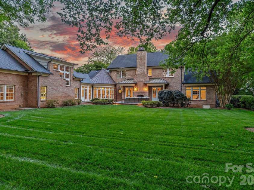 2816 Wheelock Road, Charlotte, NC 28211.  MLS# CAR4382105, YatesRealty ID 25821. 