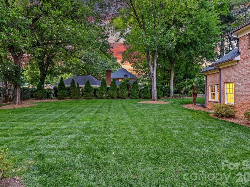 2816 Wheelock Road, Charlotte, NC 28211.  MLS# CAR4382105, YatesRealty ID 25821. 