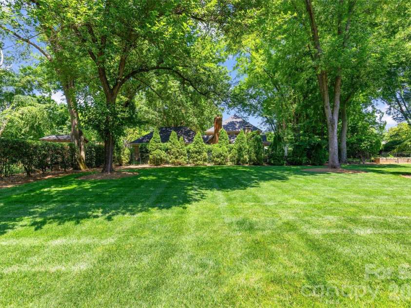 2816 Wheelock Road, Charlotte, NC 28211.  MLS# CAR4382105, YatesRealty ID 25821. 