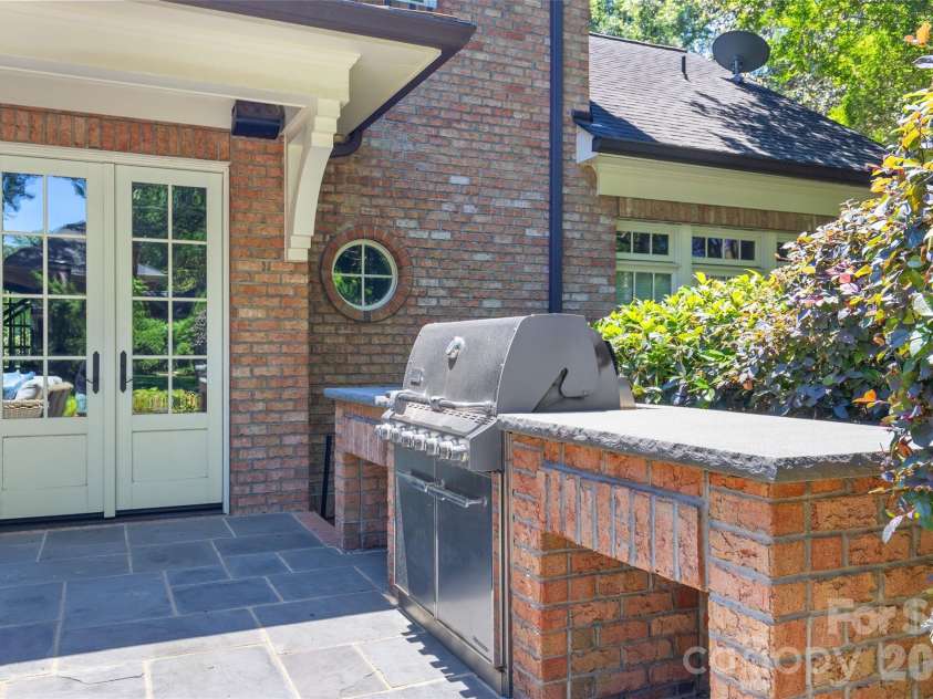 2816 Wheelock Road, Charlotte, NC 28211.  MLS# CAR4382105, YatesRealty ID 25821. 
