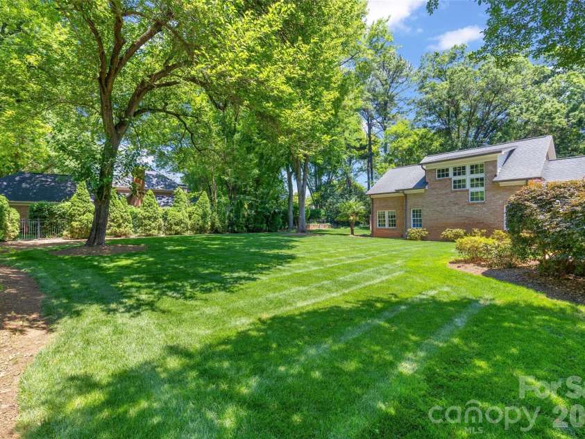 2816 Wheelock Road, Charlotte, NC 28211.  MLS# CAR4382105, YatesRealty ID 25821. 